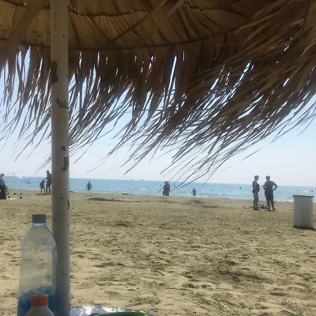 Cosy Seaview Flat Appartamento Larnaca
